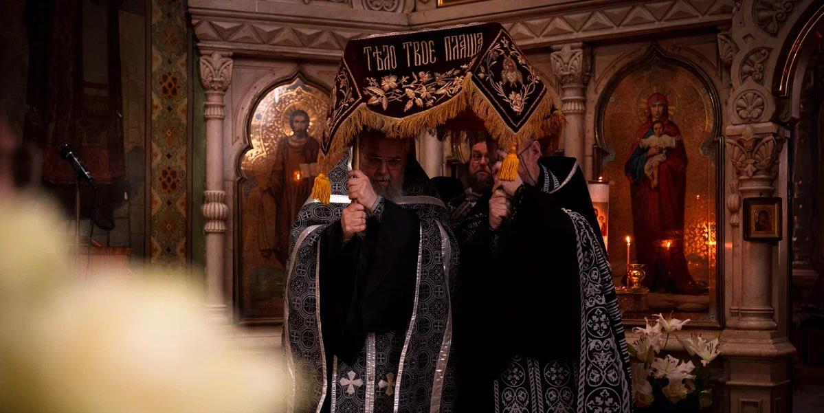 Вечерня с чином выноса с Плащаницы Спасителя