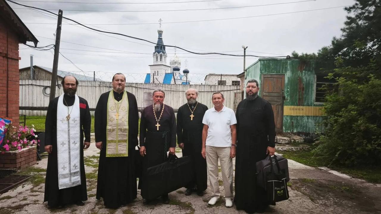 В ИК-26 совершенна Божественная литургия и назначены окормляющие священники