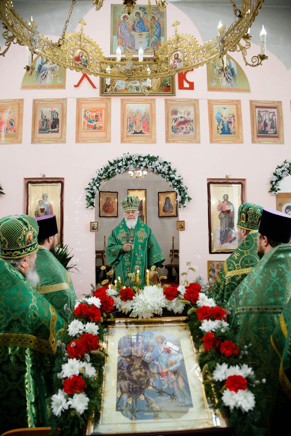 Митрополит Сергий совершил Литургию в Тихвинском храме г. Самары