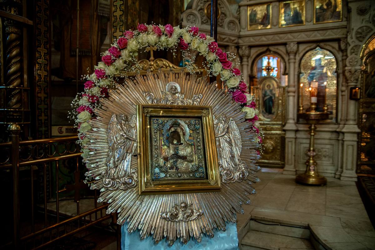 Божественная литургия в Покровском соборе