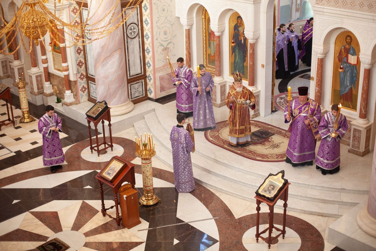 Митрополит Сергий совершил всенощное бдение в Софийском соборе