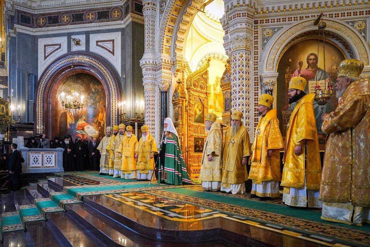 Патриаршее богослужение в храме Христа Спасителя в день интронизации Святейшего Патриарха Кирилла