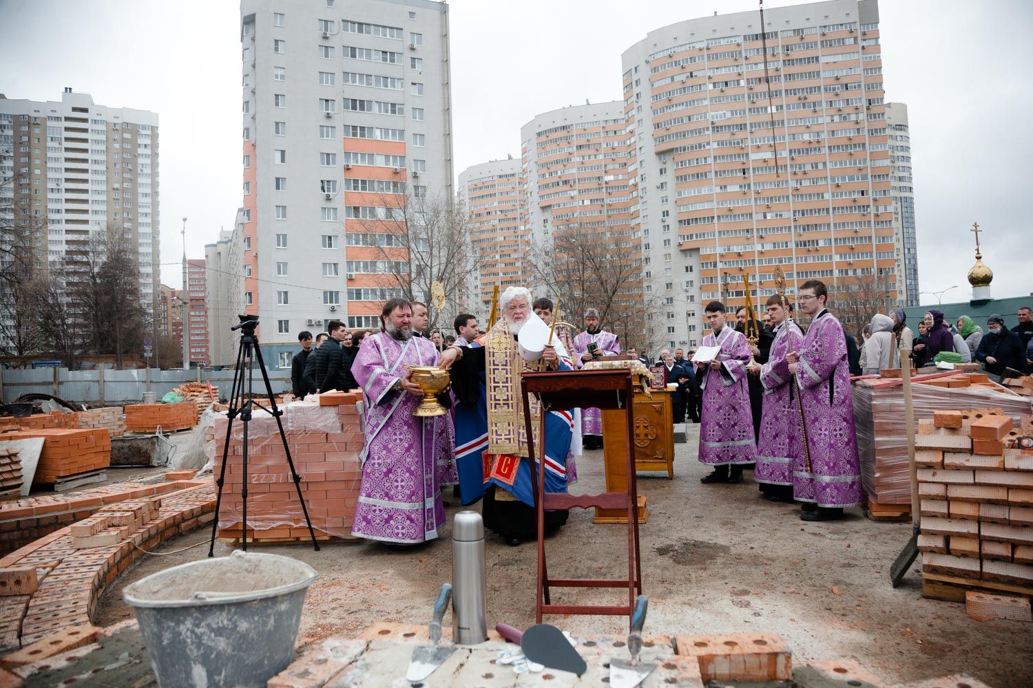 Митрополит Сергий освятил закладной камень в основание храма в честь Преображения Господня в городе Самара.