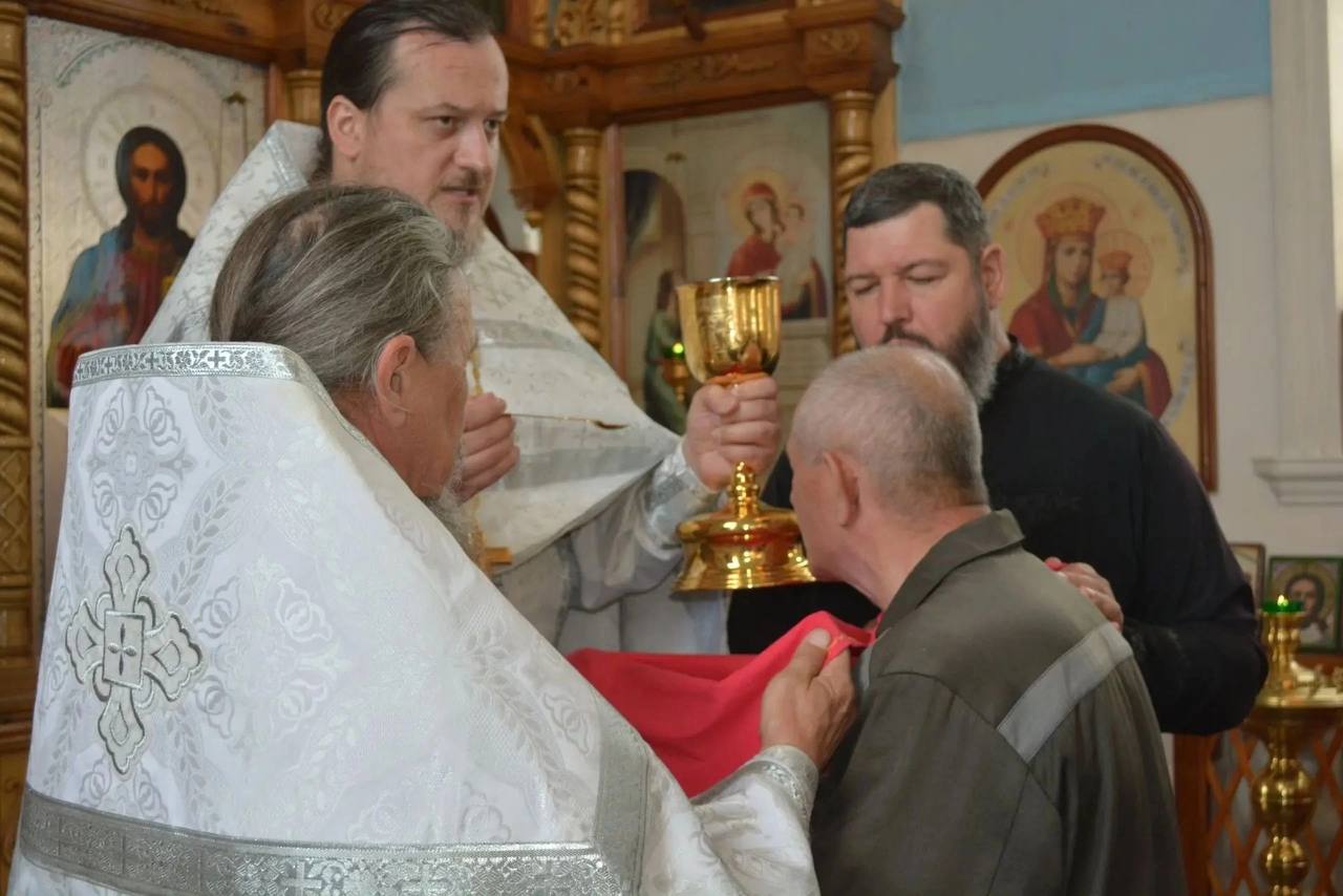 В ИК-26 совершенна Божественная литургия и назначены окормляющие священники
