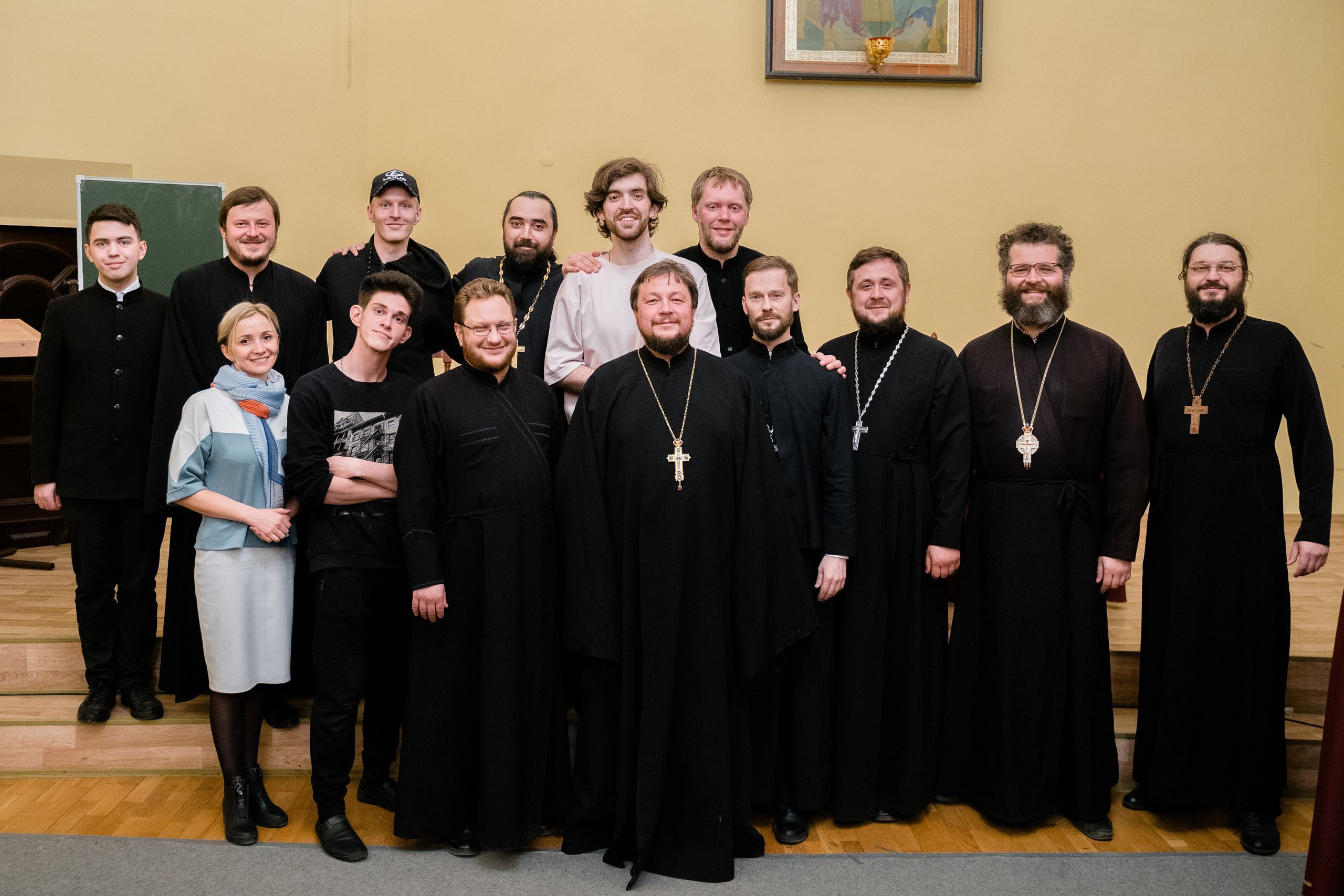 17 и 18 апреля известный блогер и ведущий ютуб-канала «Серафим» Серафим Сашлиев и сотрудник Синодального отдела ОРОиК иеромонах Геннадий (Войтишко) провели встречи с подростками и священниками епархии. 