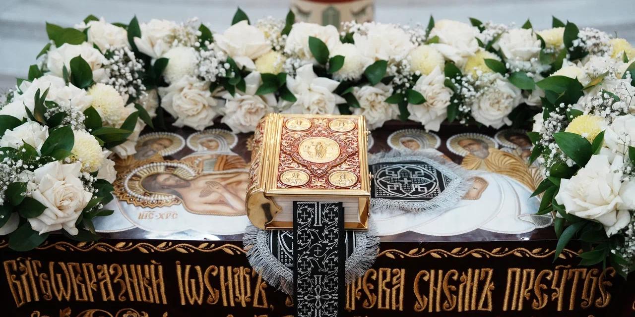 Утреня с чином погребения Плащаницы Спасителя совершена в Софийском соборе Самары