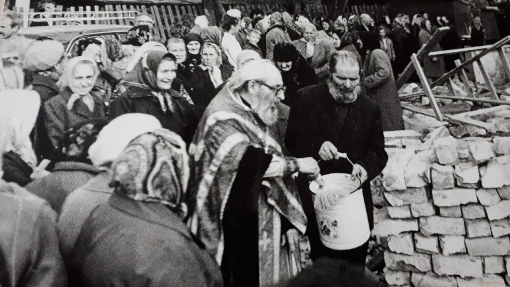 На фото: протоиерей Константин Сибряев - первый настоятель и строитель храма.