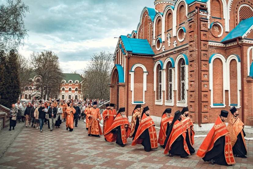 Вечернее богослужение в Свято-Воскресенском мужском монастыре г. Самары