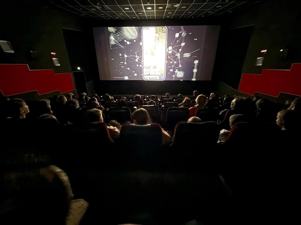 Приход в честь преподобного Серафима Саровского организовал миссионерский кинопоказ фильма «Сеть» в Новокуйбышевске