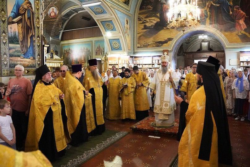 Митрополит Феодосий возглавил всенощное бдение в канун престольного праздника Петропавловского храма г. Самары
