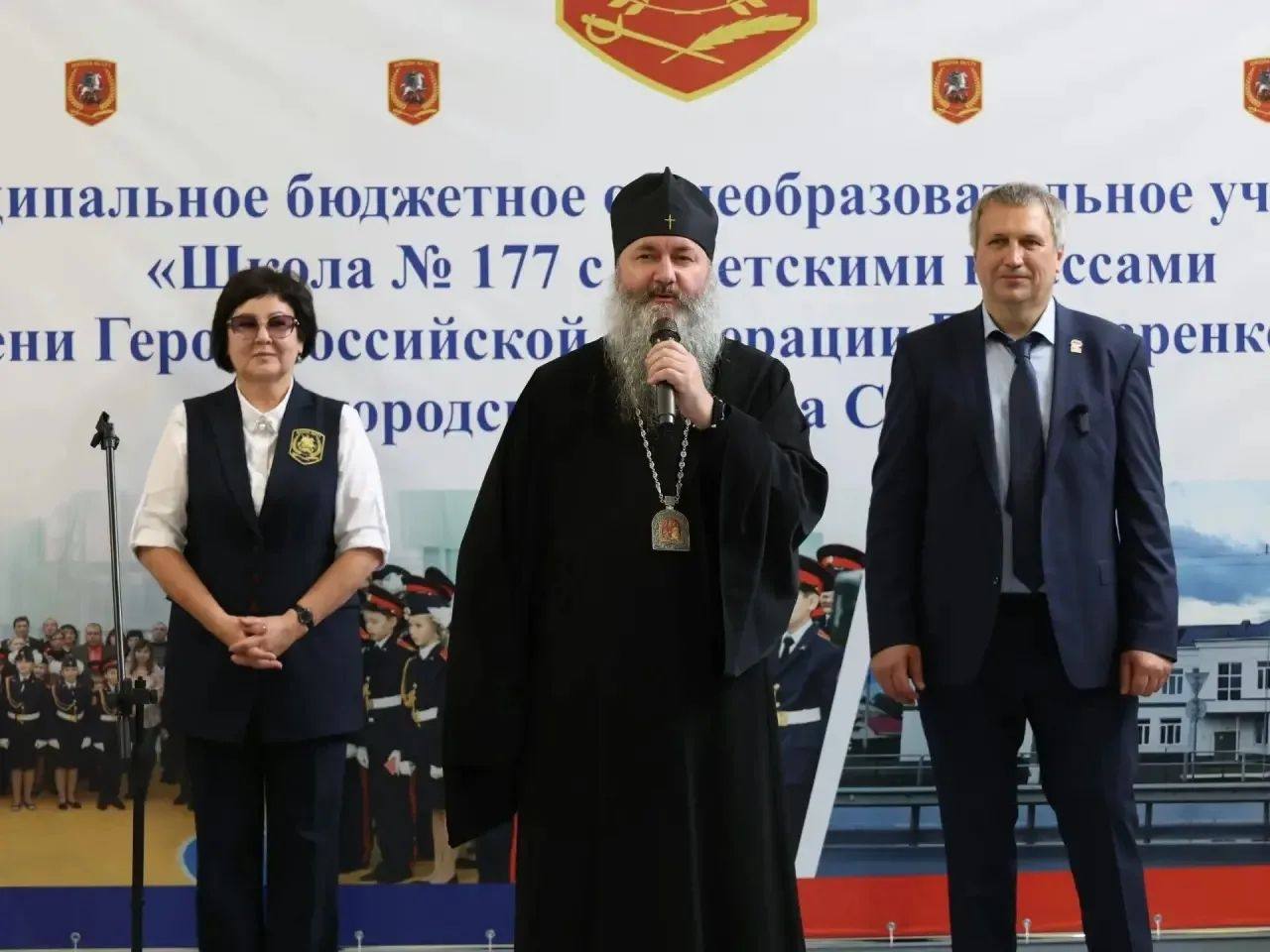 Митрополит Феодосий и глава города Самары Иван Носков поздравили кадетов школы № 177 с Днем знаний