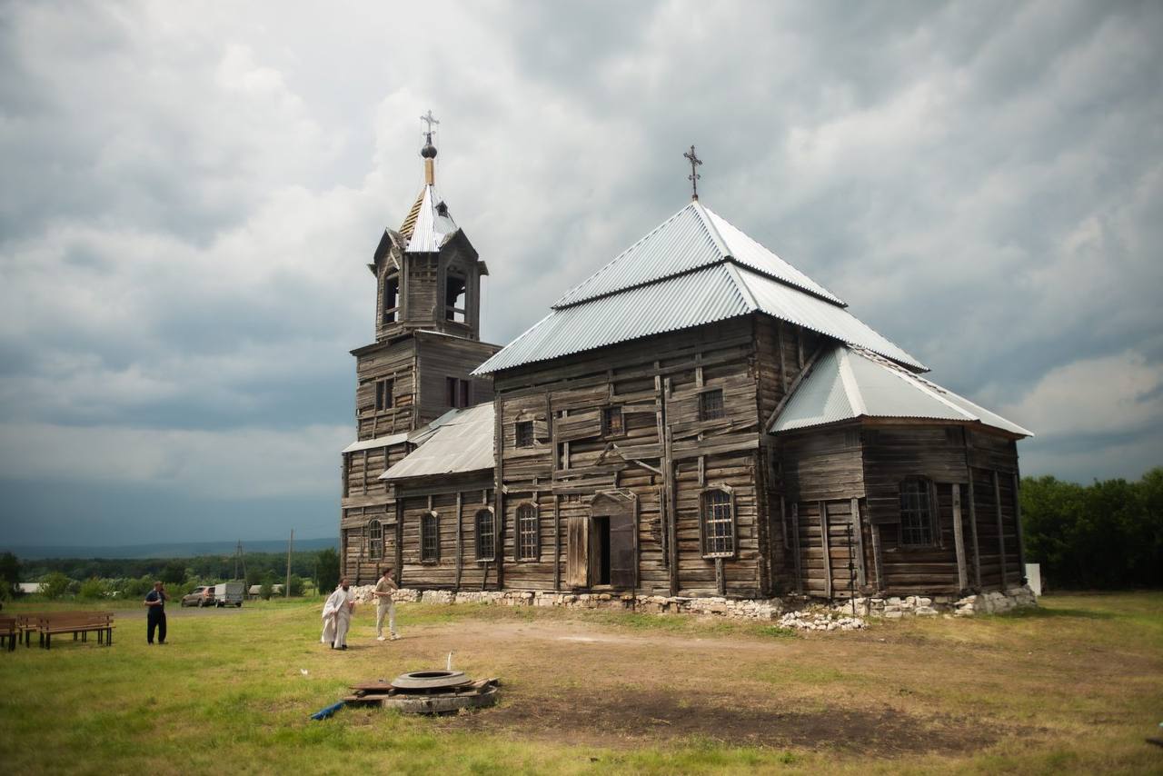 Публикация епархиального фотографа Алексея Куриленко о старинном деревянном храме Самарской митрополии