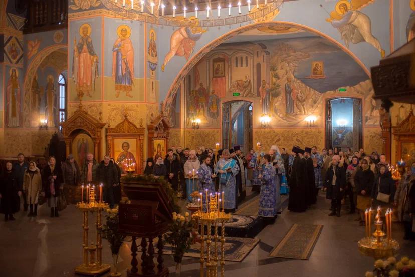 Архиерейское вечернее богослужение в Иверском женском монастыре