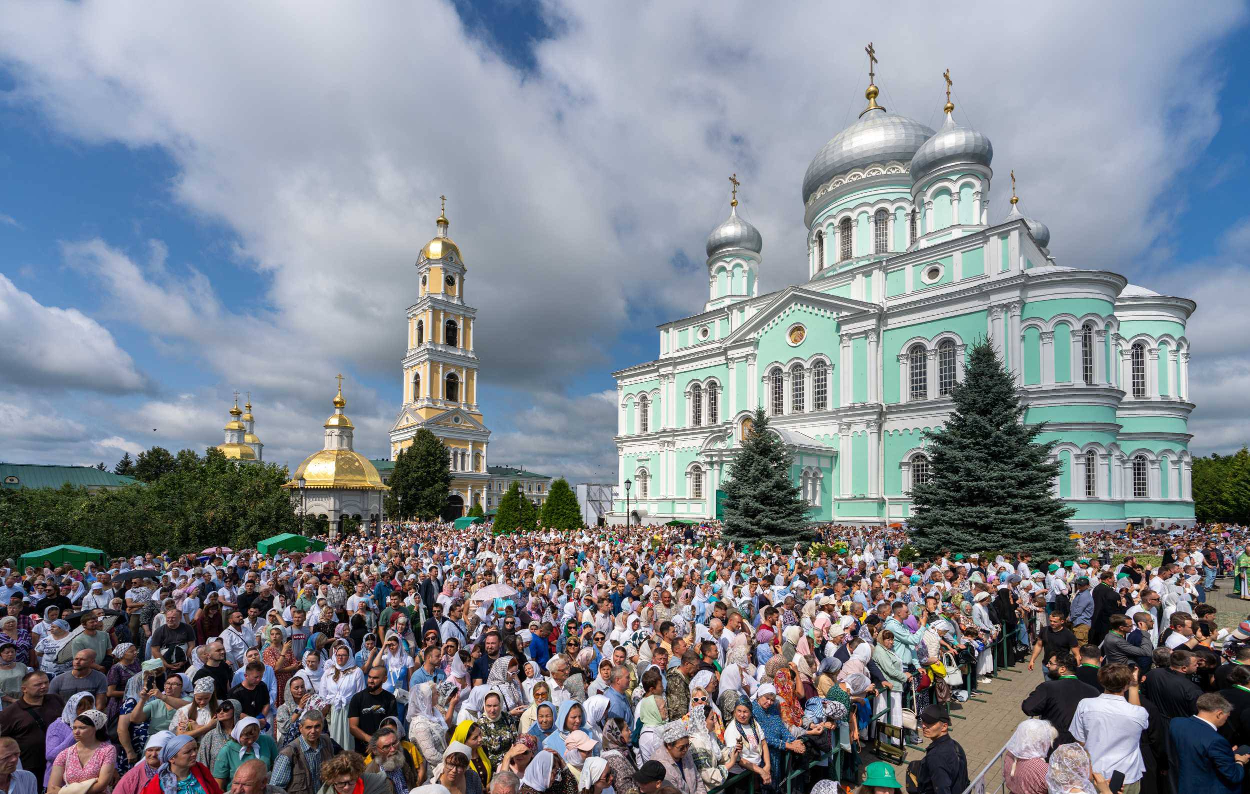 Митрополит Феодосий сослужил Святейшему Патриарху Кириллу в Серафимо-Дивеевском монастыре