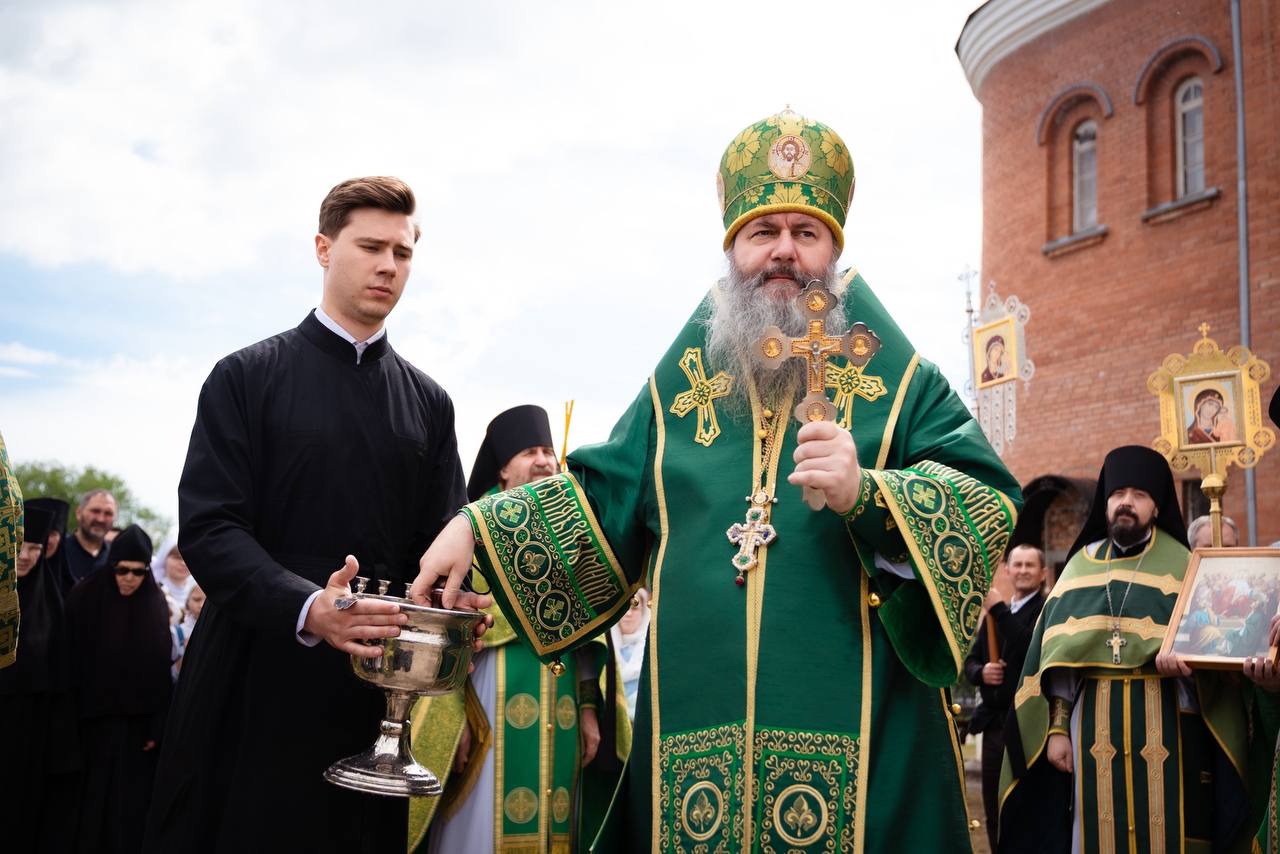 Архиерейское богослужение в день Святого Духа