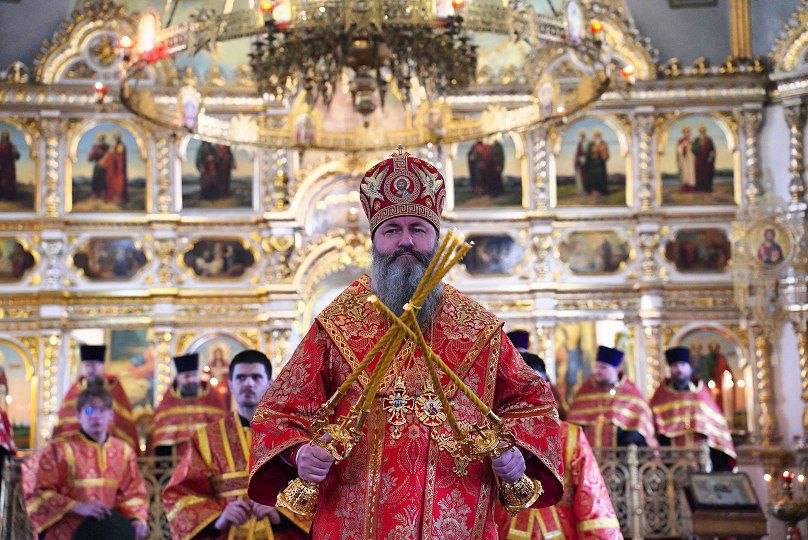 Пасхальное архиерейское вечернее богослужение в Петропавловском соборе г. Самары