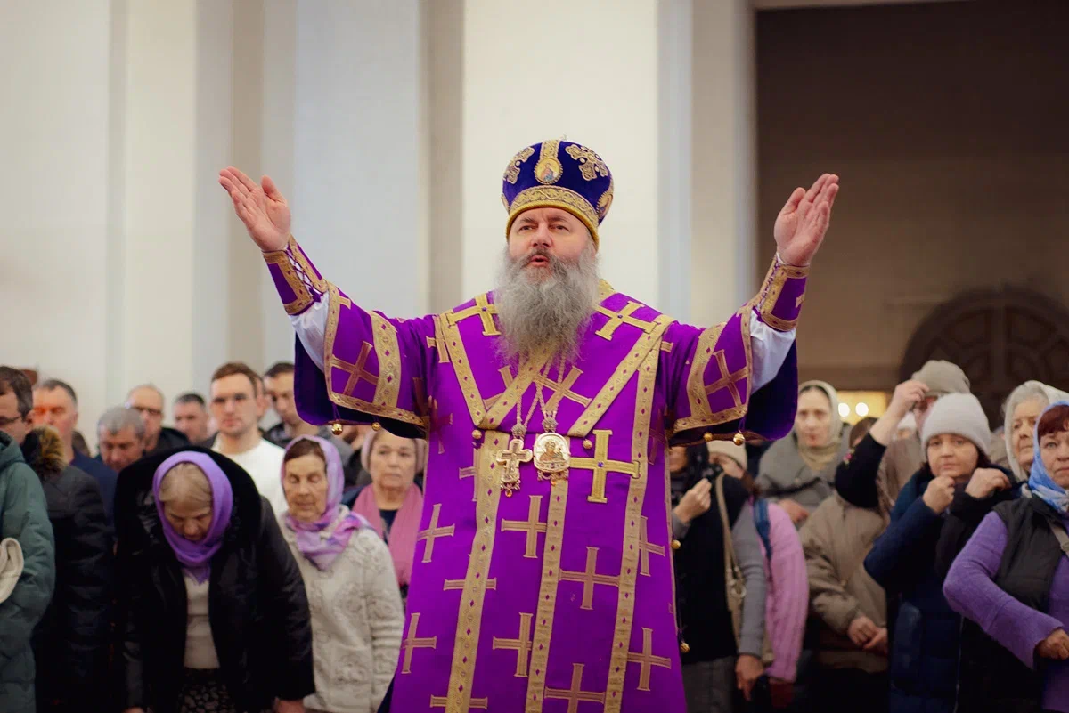 Божественная литургия в соборе в честь иконы Божией Матери «Умиление»