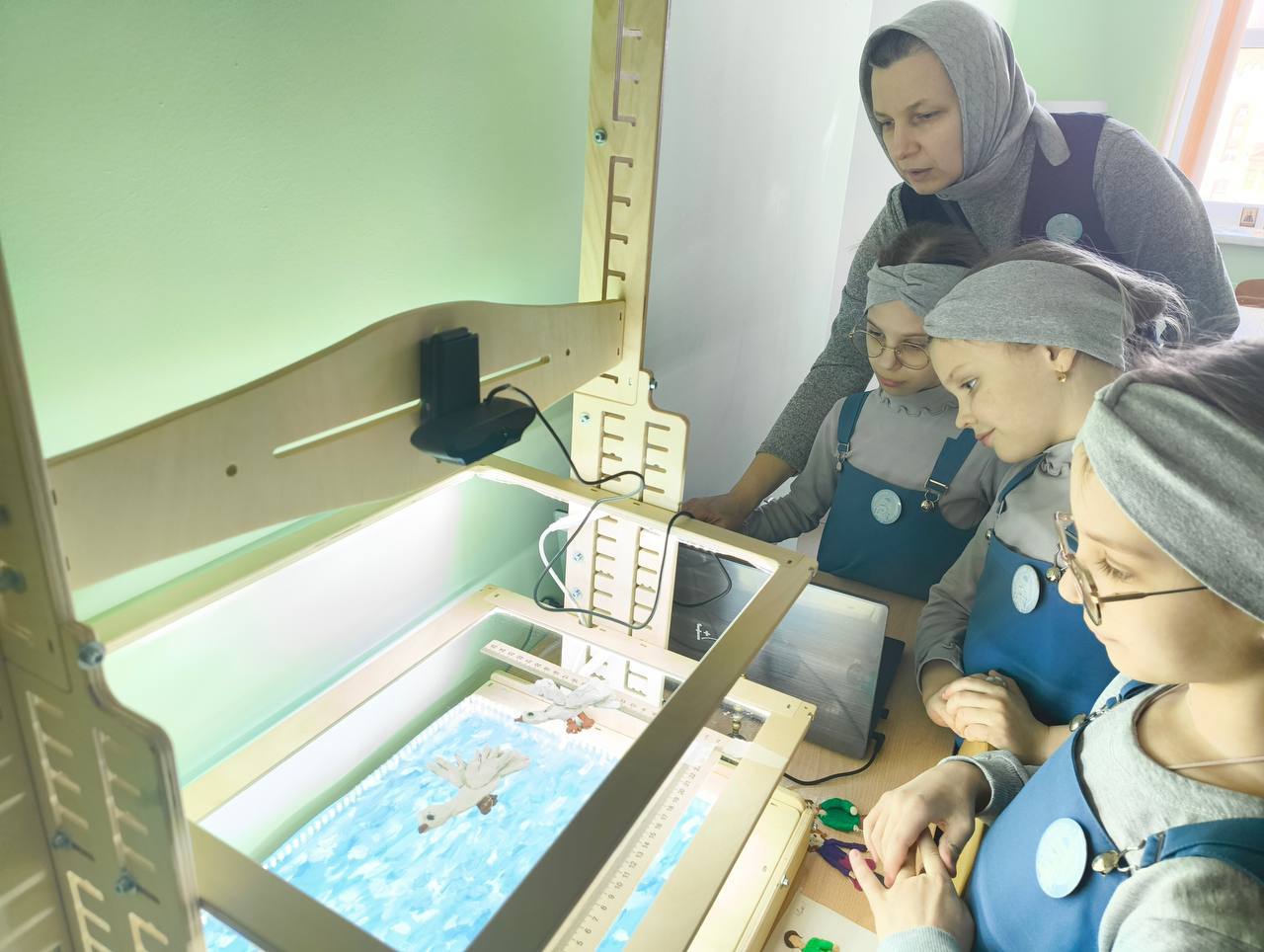 Подготовка мультфильма к празднику Светлого Христова Воскресения в Иверской гимназии