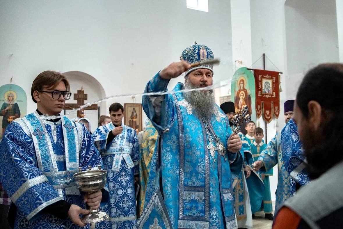 Митрополит Феодосий возглавил престольный праздник в храме Владимирской иконы Божией Матери