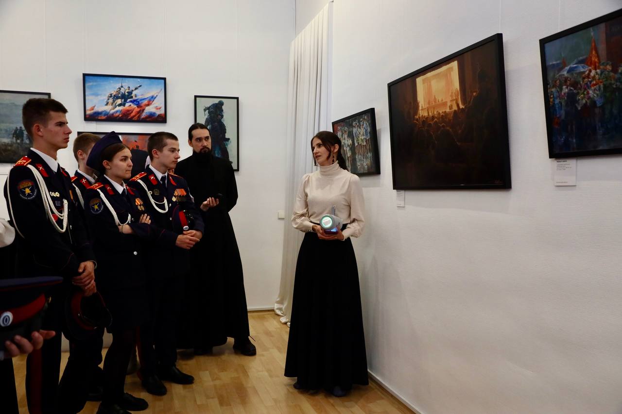 Митрополит Феодосий принял участие открытие выставки «Луганцы: двенадцать лет войны»