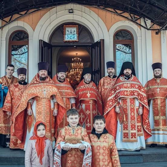 Божественная литургия в храме в честь иконы Божией Матери «Живоносный источник»