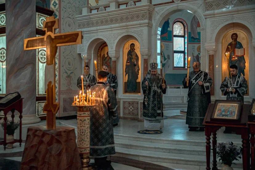 Архиерейская вечерня с чином Пассии в Софийском соборе г. Самары