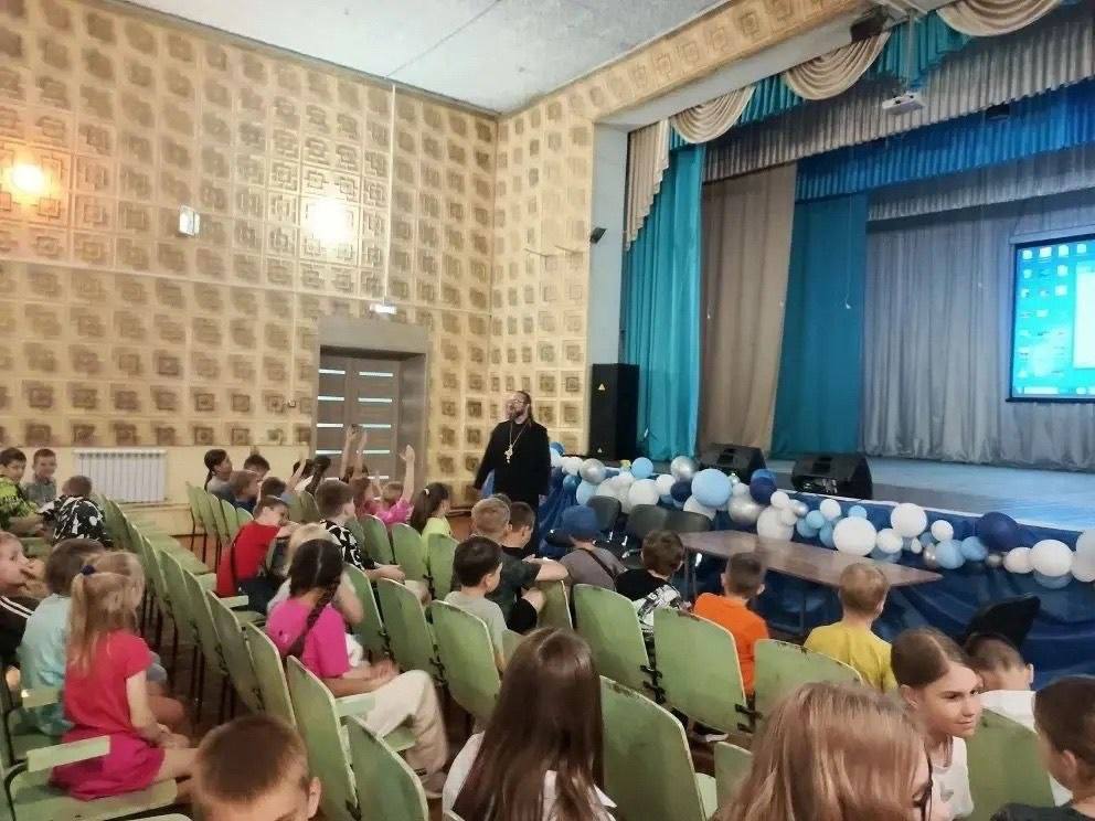 Видеопоказ духовно-просветительского фильма и патриотическая встреча со школьниками в Черноречье
