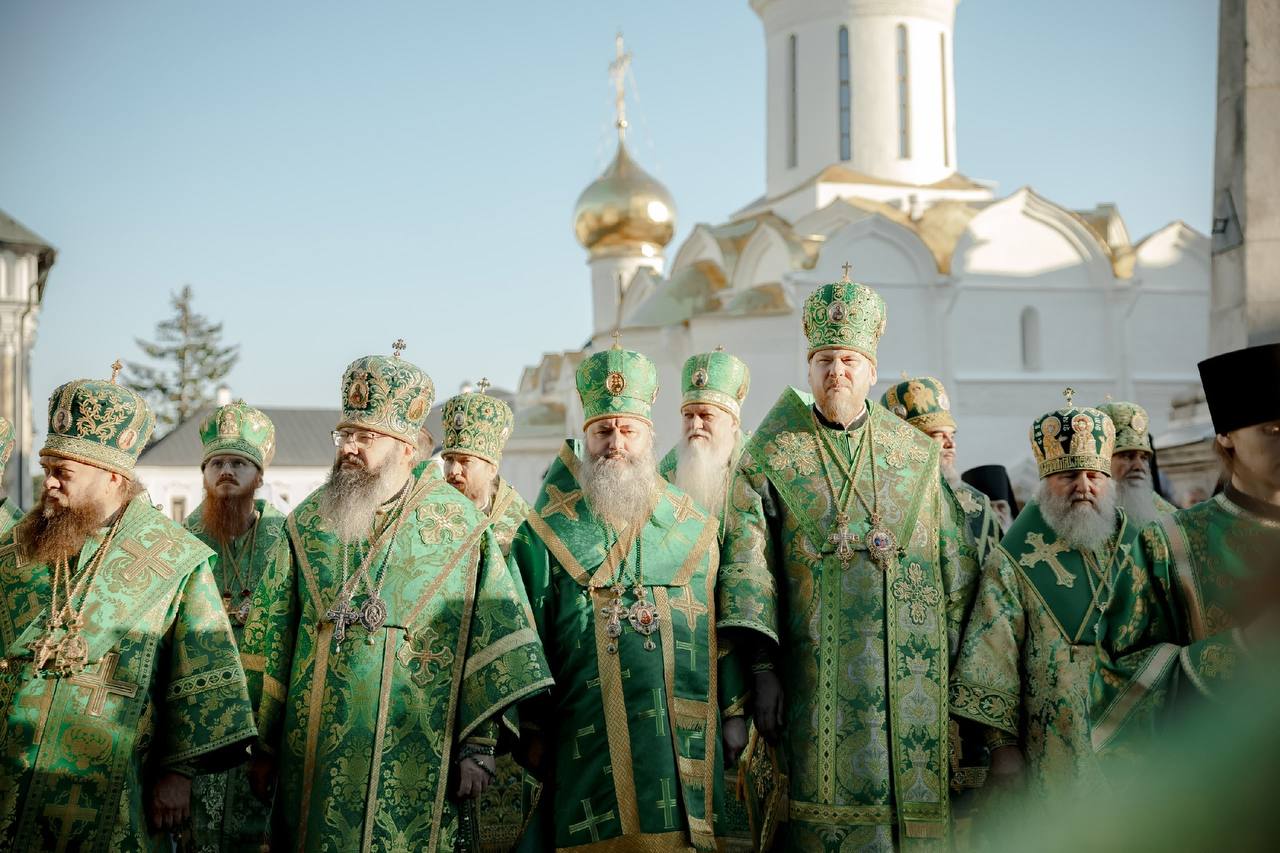 Митрополит Феодосий сослужил Предстоятелю Русской Церкви на всенощном бдении в Троице-Сергиевой лавре