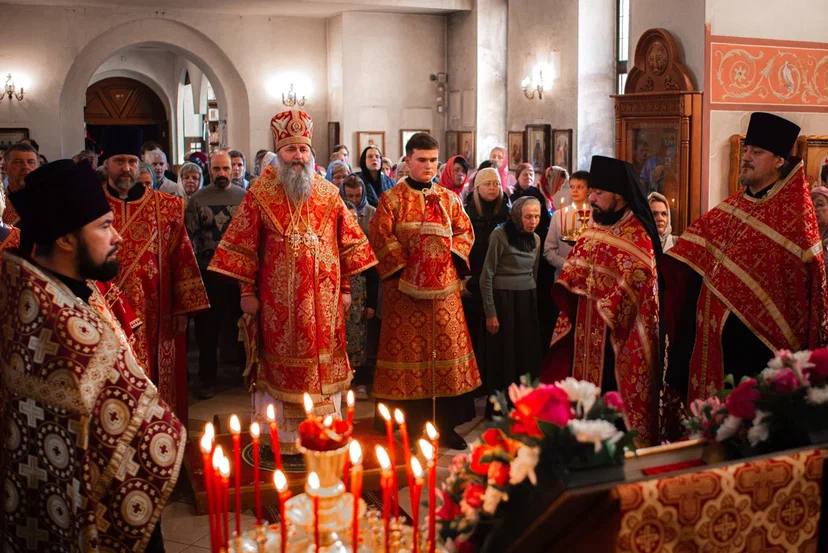 Архиерейское всенощное бдение по случаю престольного праздника в храме в честь святых жен мироносиц г. Самары