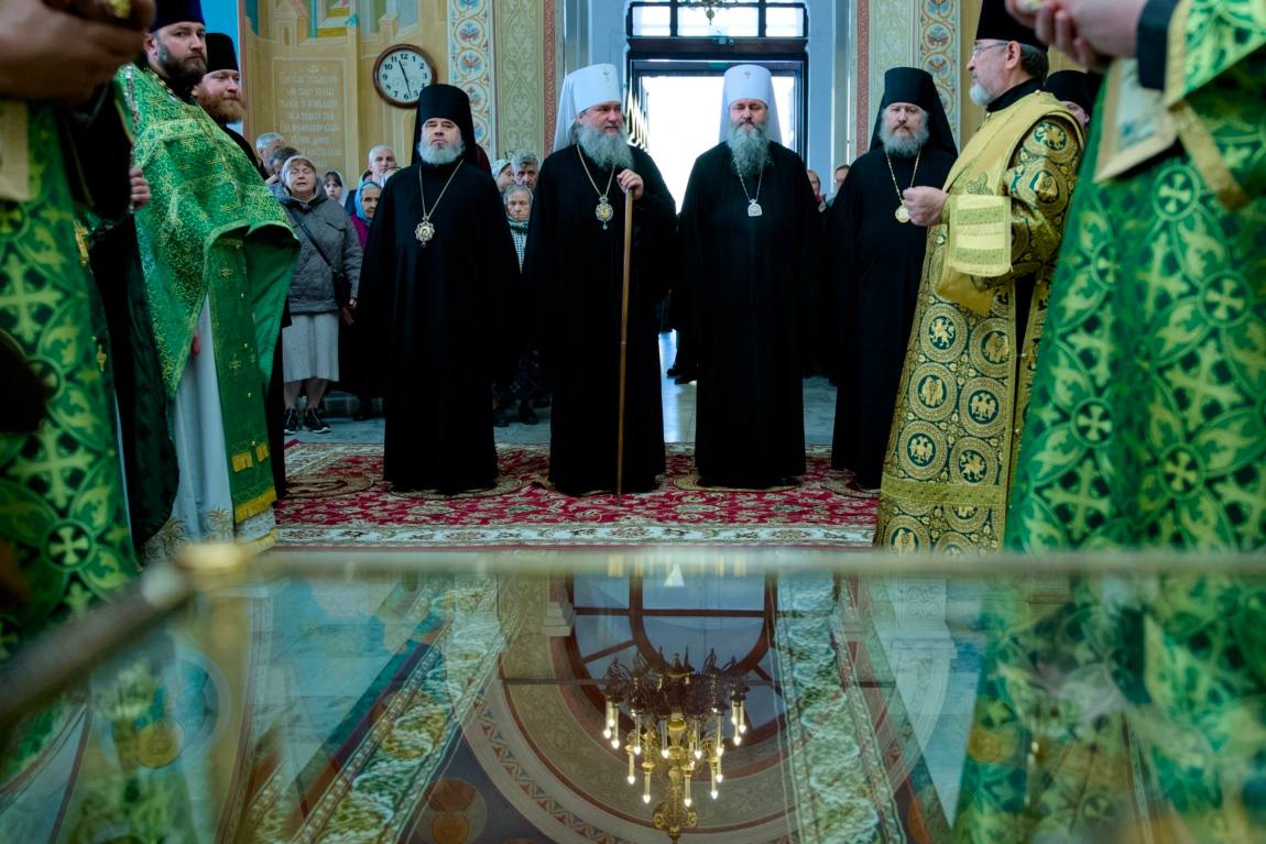 Митрополит Феодосий передал Нижнетагильской епархии икону святого праведного Александра Чагринского с частицей мощей