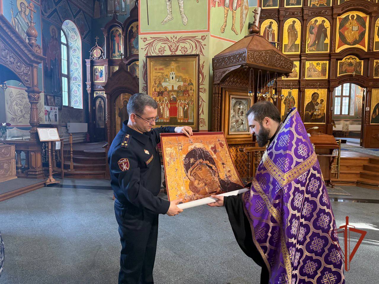 Вручение походного стяга подразделениям Росгвардии в Иверском женском монастыре