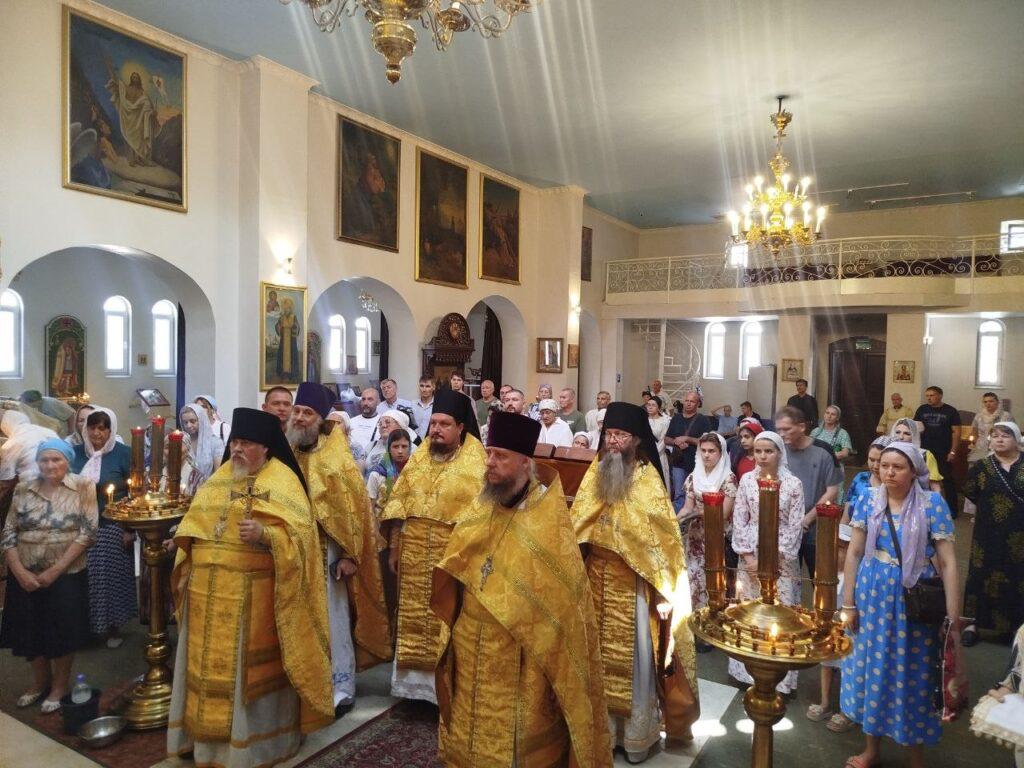 Митрополит Феодосий совершил Божественную литургию в Свято-Никольском кафедральном соборе Душанбе