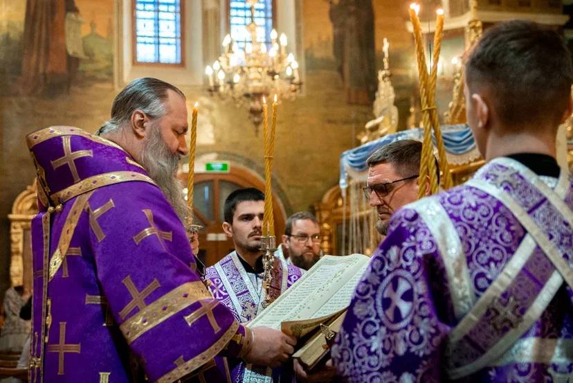 Архиерейское полиелейное богослужение в Покровском соборе г. Самары