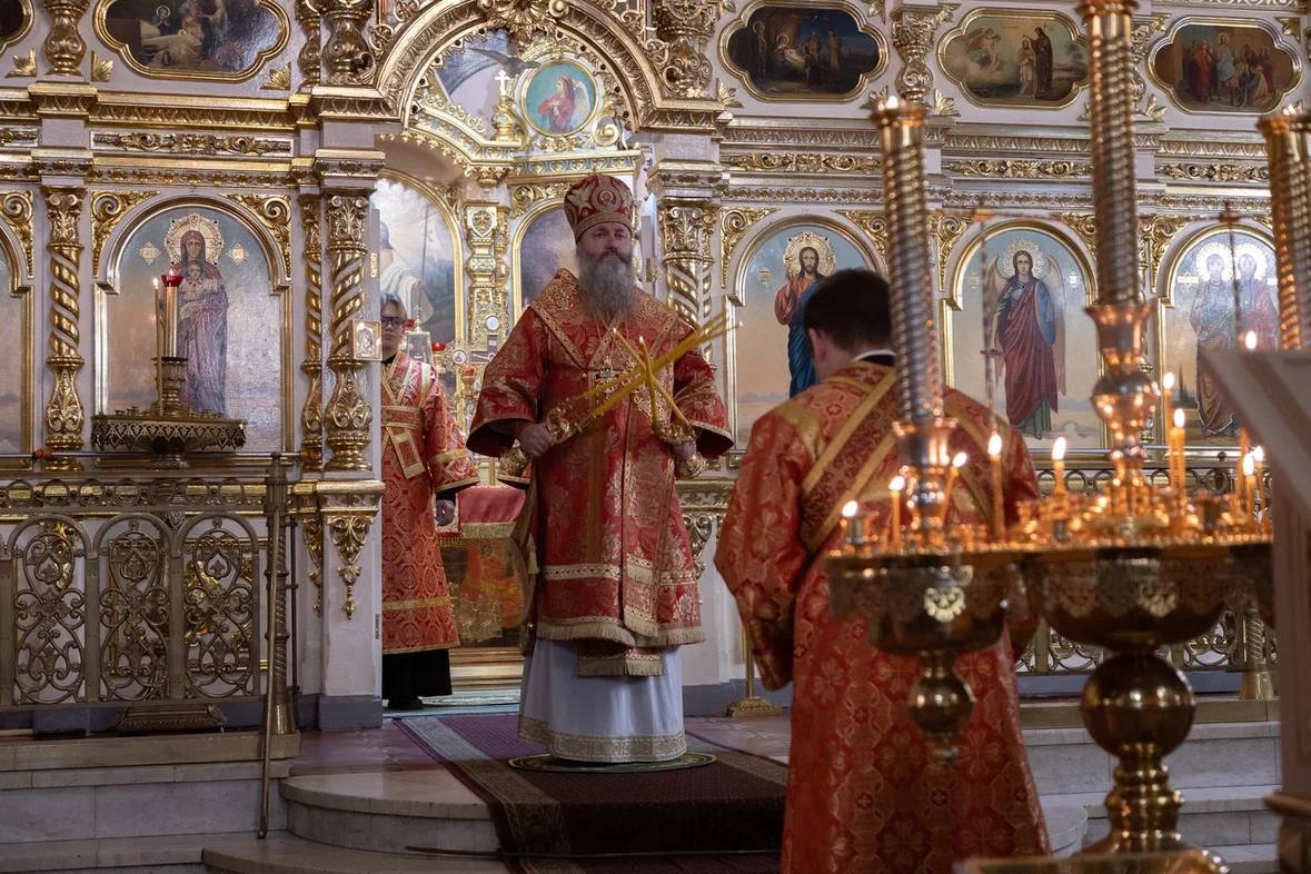Митрополит Феодосий возглавил всенощное бдение в Петропавловском соборе г. Самары
