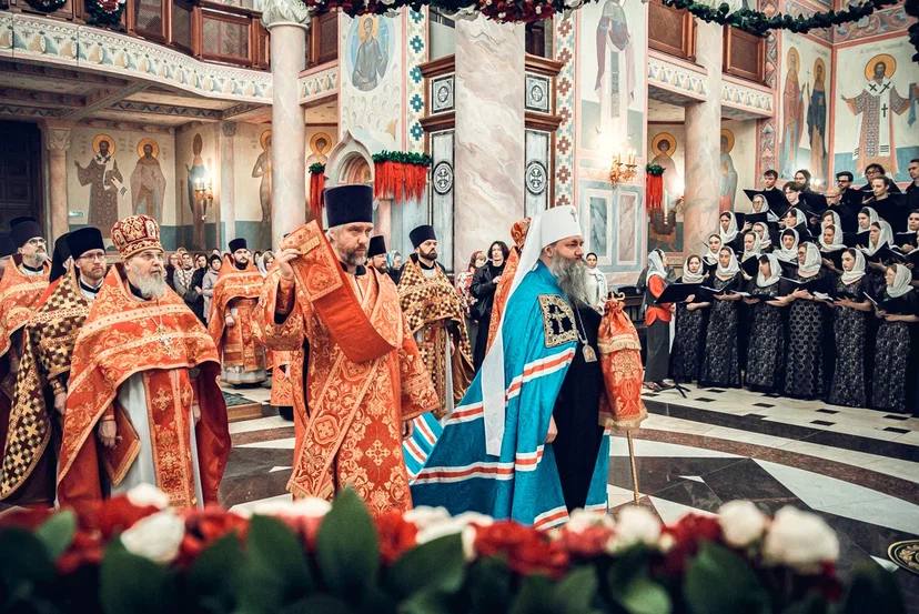 Божественная литургия в Софийском соборе в Фомино воскресенье