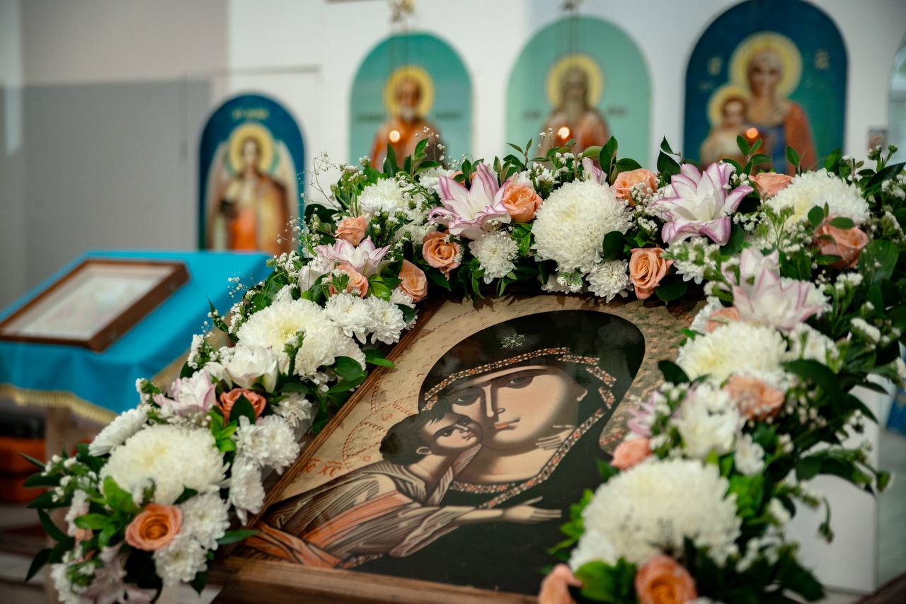 Митрополит Феодосий возглавил престольный праздник в храме Владимирской иконы Божией Матери