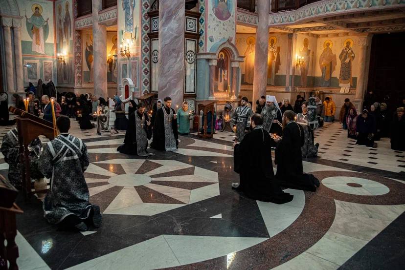 Архиерейское великое повечерие с чтением покаянного канона в Софийском соборе г. Самары