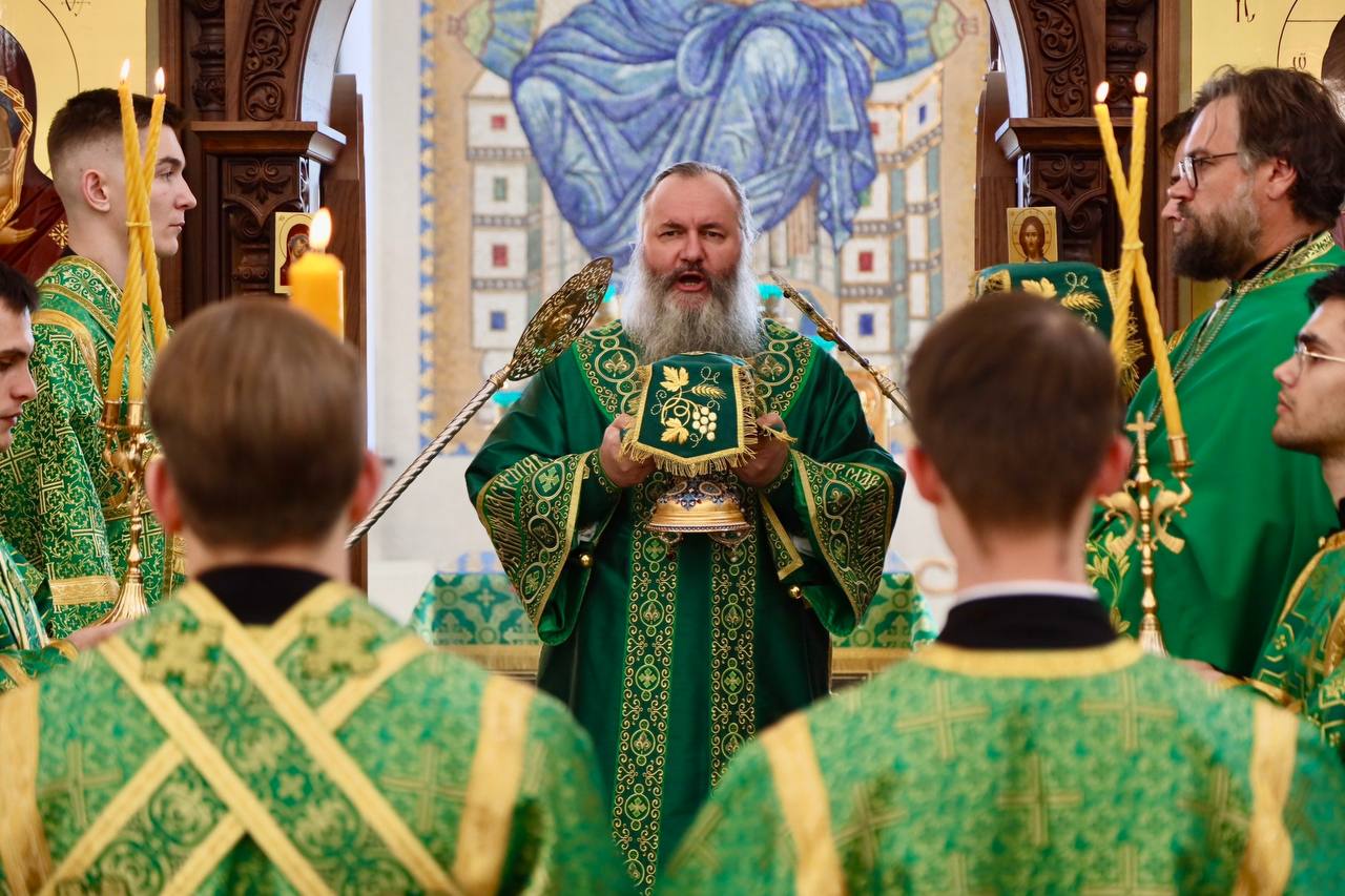 Митрополит Феодосий совершил Литургию в храме пос. Стройкерамика