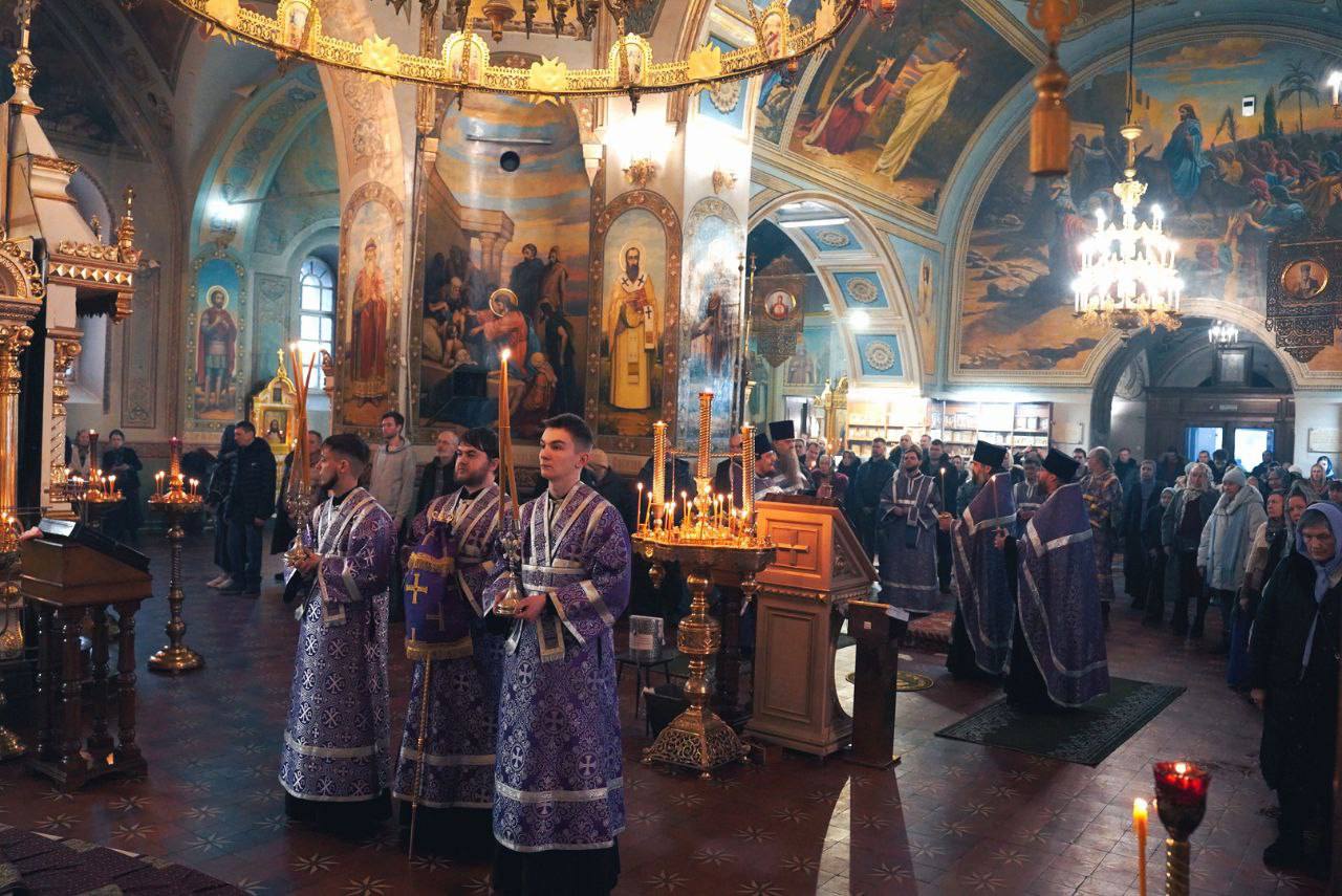 Архиерейское всенощное бдение в Петропавловском соборе г. Самары