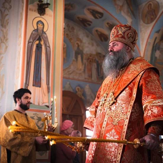 Архиерейское пасхальное вечернее богослужение в Благовещенском соборе г. Самары 