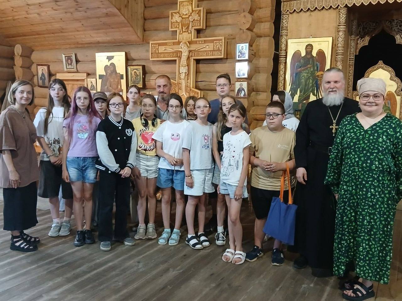 Экскурсия для учащихся центра детского творчества «Премьера» в храме в честь иконы Божией Матери «Умиление»
