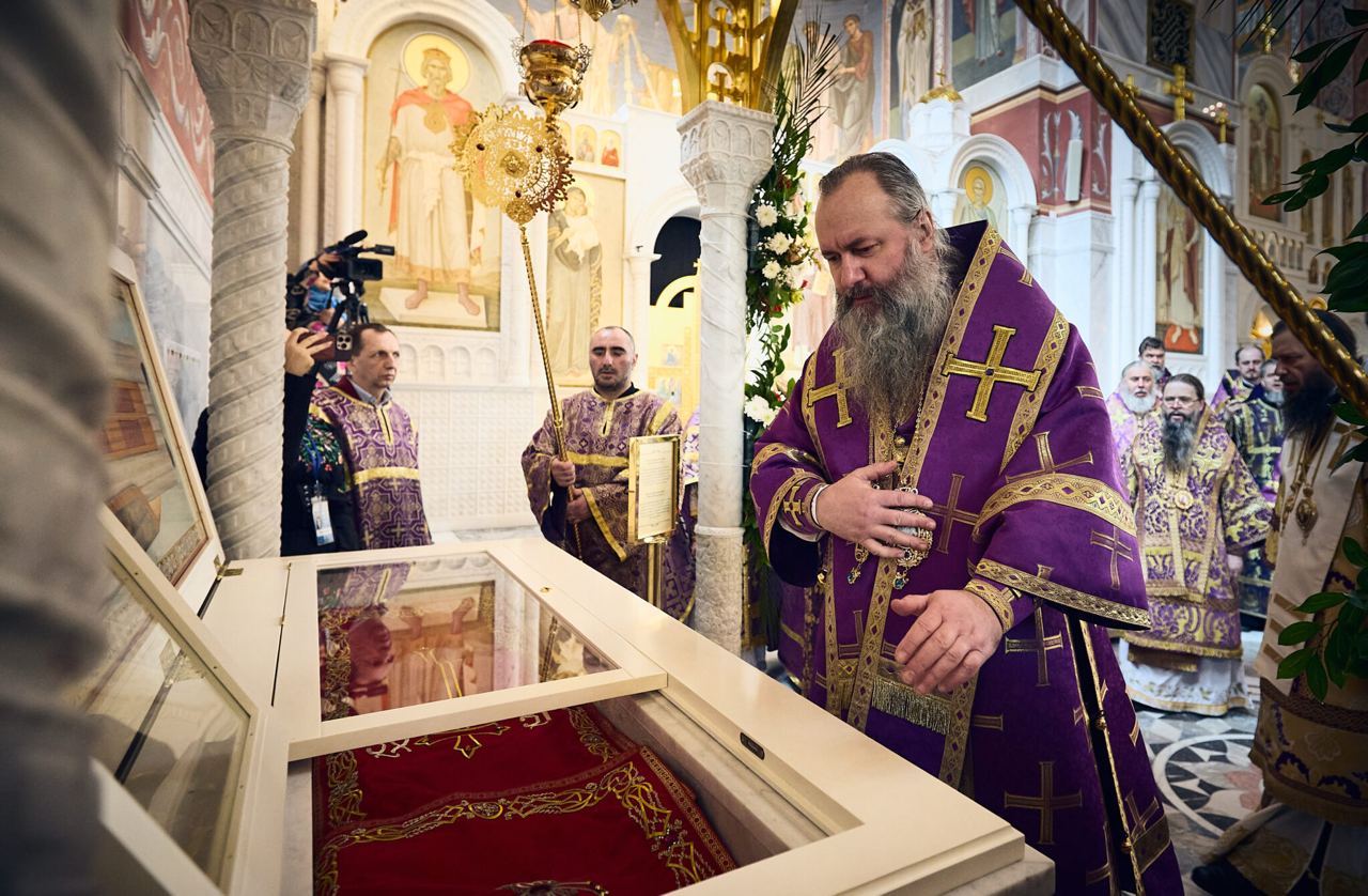 Митрополит Феодосий принял участие в торжествах в Волгоградской епархии и передал памятный дар от Самарской земли