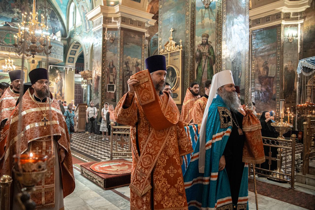 Божественная литургия в Покровском Соборе
