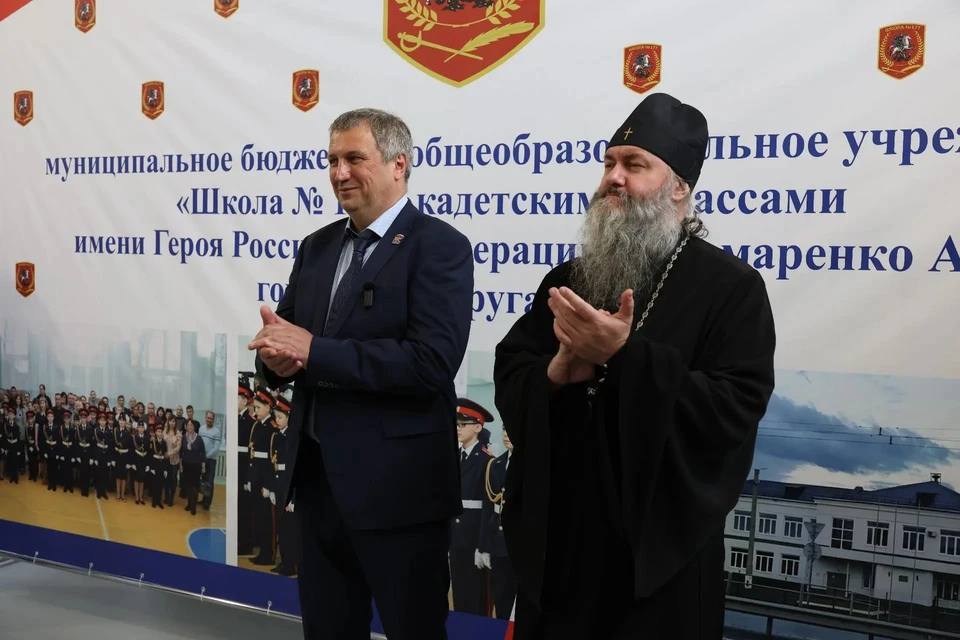 Митрополит Феодосий и глава города Самары Иван Носков поздравили кадетов школы № 177 с Днем знаний