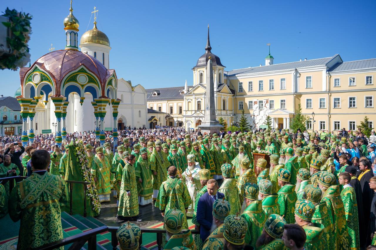 В день памяти преподобного Сергия Радонежского в Троице-Сергиевой лавре прошли торжественные богослужения