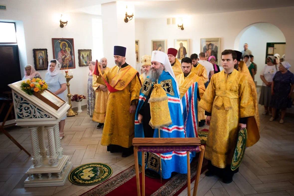 Божественная литургия в храме в честь праведного Александра Чагринского