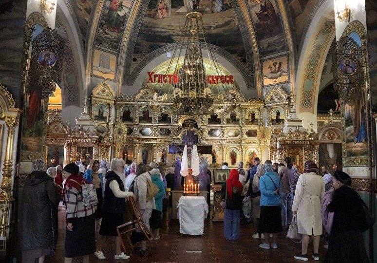 Митрополит Феодосий возглавил вечернее богослужение в Петропавловском соборе г. Самары